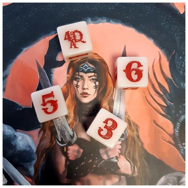 Set di 4 dadi ufficiali: Four Against Darkness ITA